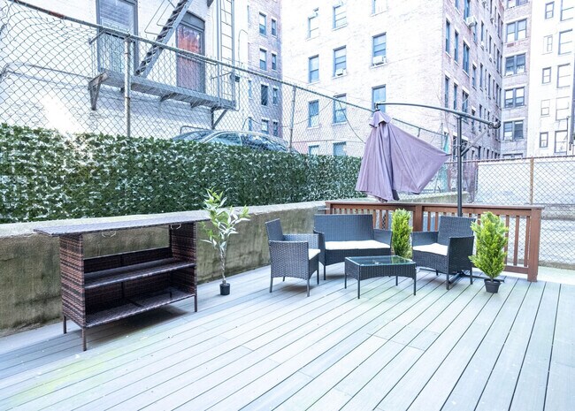 Building Photo - 5 W 101st St