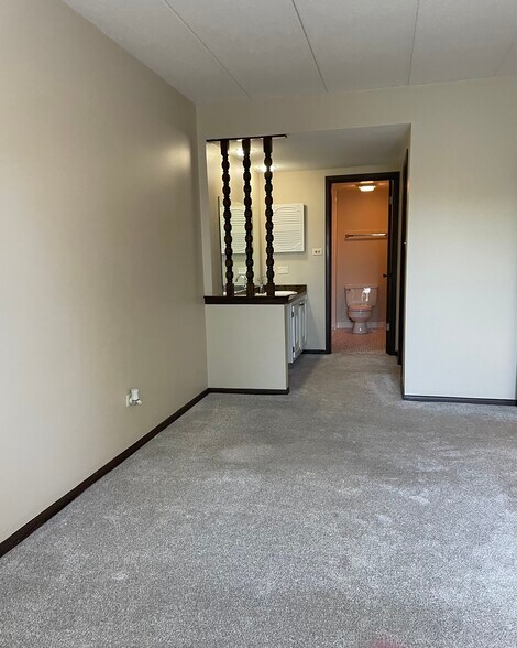 Building Photo - 13628 Royal Ct