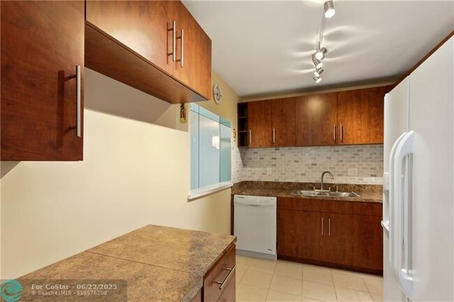 Building Photo - 4156 NW 90th Ave