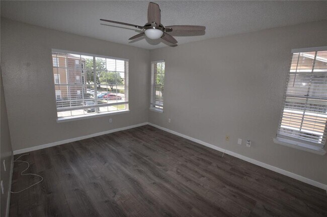 Building Photo - 5533 Chrishire Way