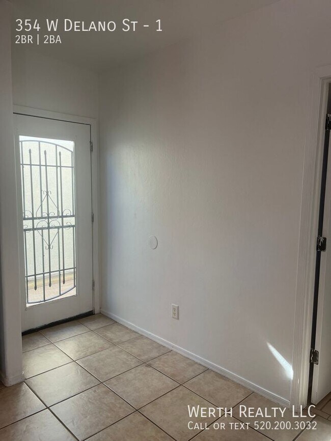 Building Photo - 354 W Delano St