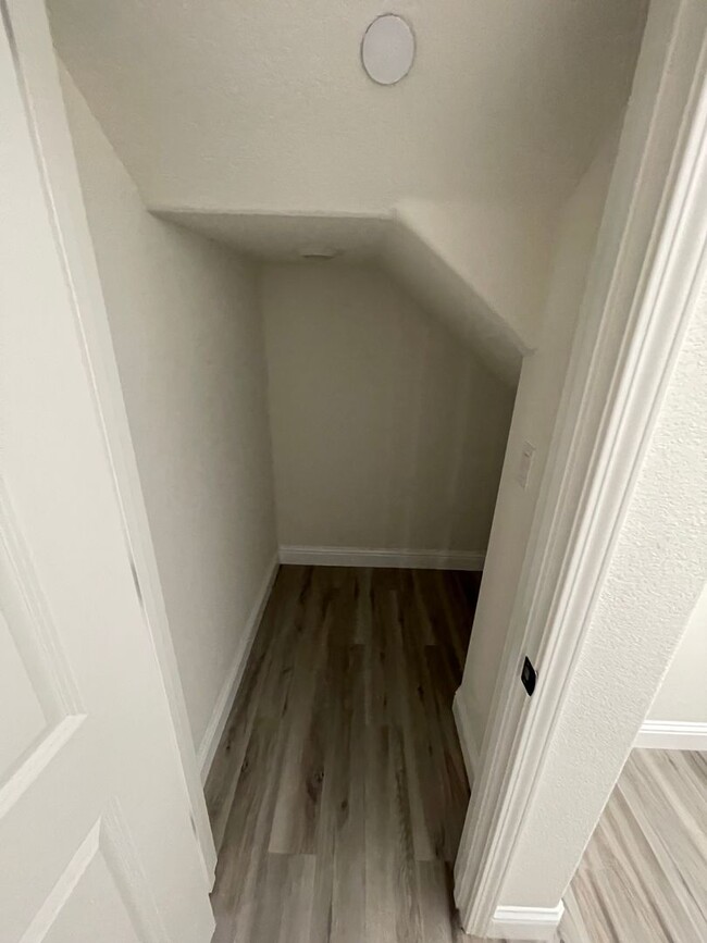 Building Photo - Beautiful 4 bed 2.5 bath in Sacramento!