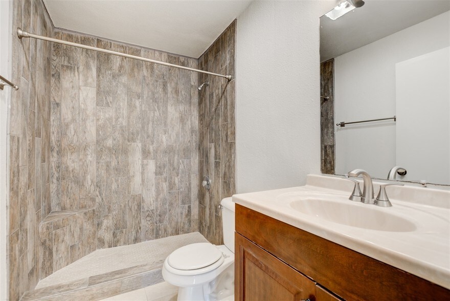 Building Photo - 8338 Regents Rd