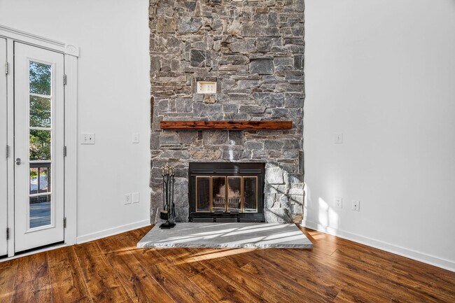 Building Photo - 138 River Breeze Dr