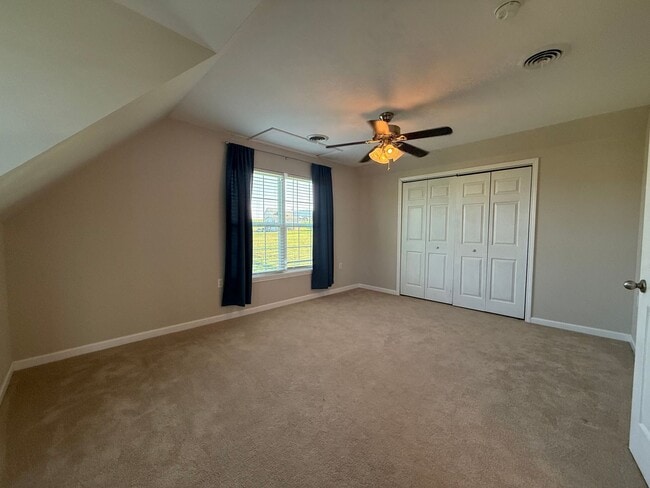 Building Photo - 3 Bedroom 3.5 Bathroom Home Located in Greeneville, TN