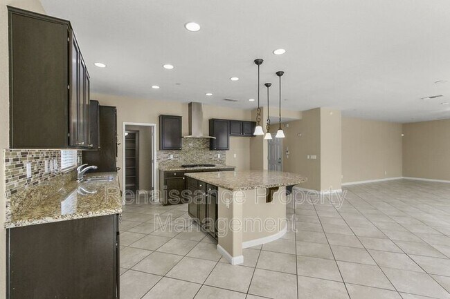 Building Photo - 703 N Marquis Way