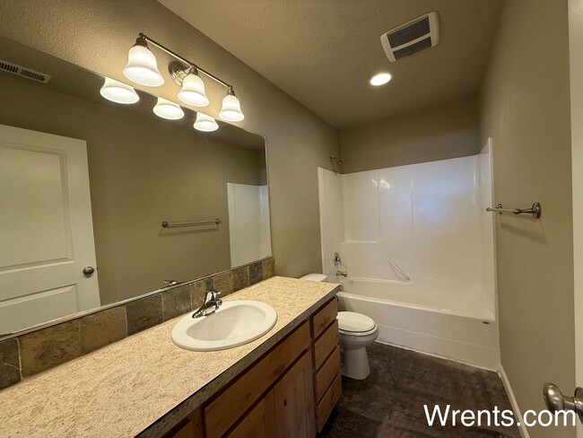 Building Photo - Must See Beautiful Home In Airway Heights 4 bed 2.5 bath!