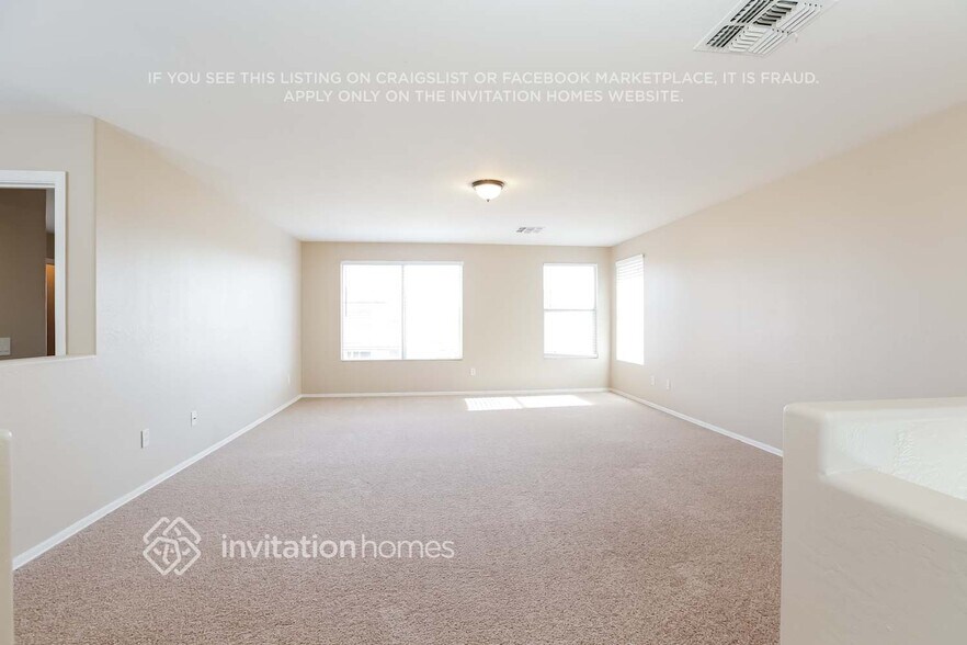Building Photo - 11718 W Laurel Ln