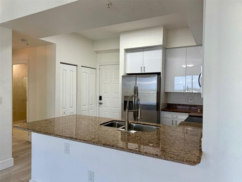 Building Photo - 1830 Radius Dr