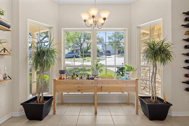 Building Photo - 104 Kings Way