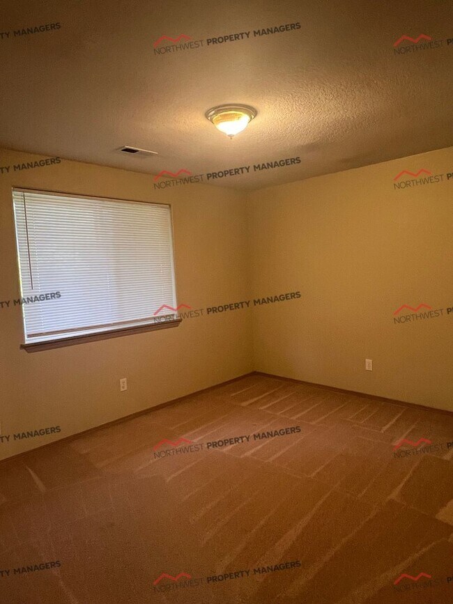 Building Photo - R152B