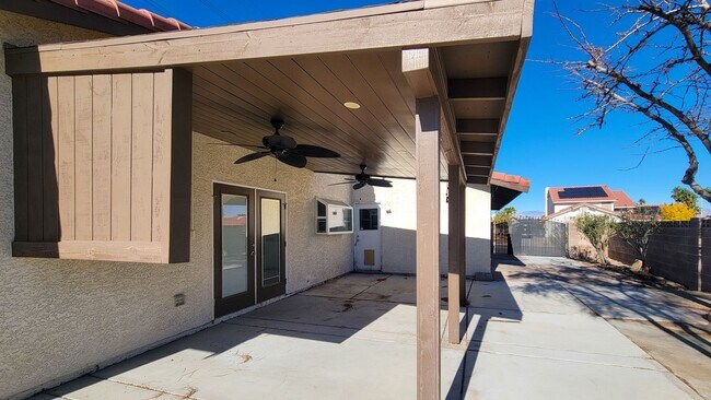 Building Photo - 8525 Del Rey Ave