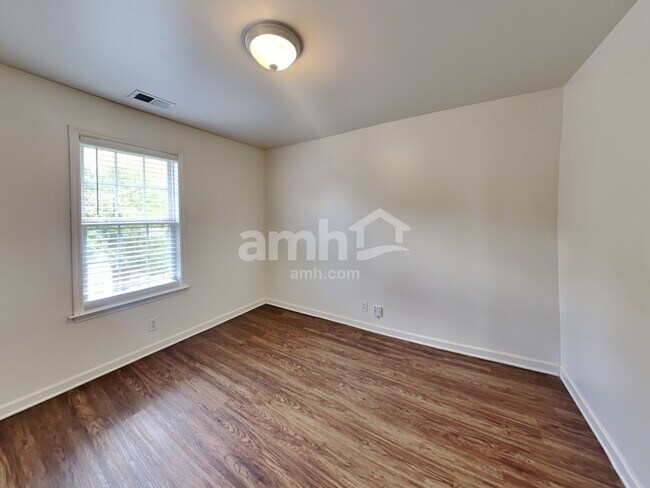 Building Photo - 524 Ryan Ave