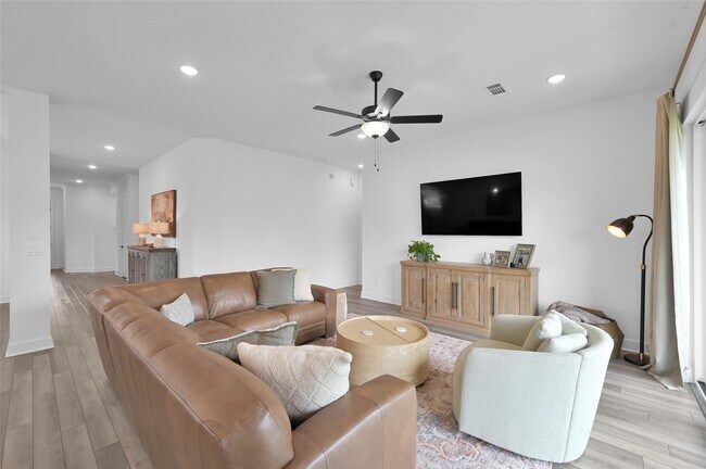 Building Photo - 972 Terlingua Creek Dr