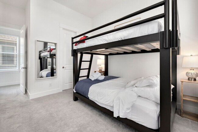 Building Photo - 158 E South St