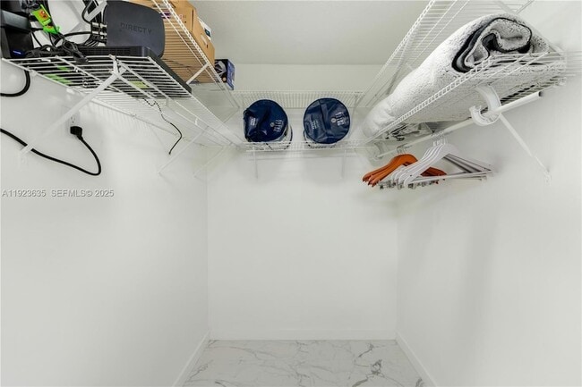 Building Photo - 9167 Harding Ave