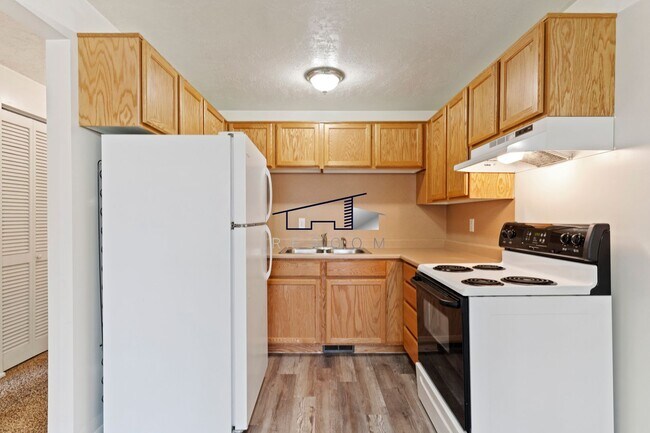 Building Photo - 350 E