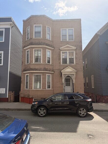 Building Photo - 18 Washburn St