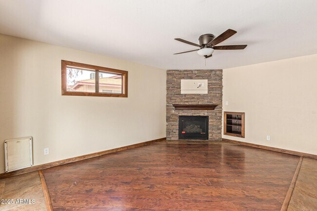 Building Photo - 319 E Riviera Dr