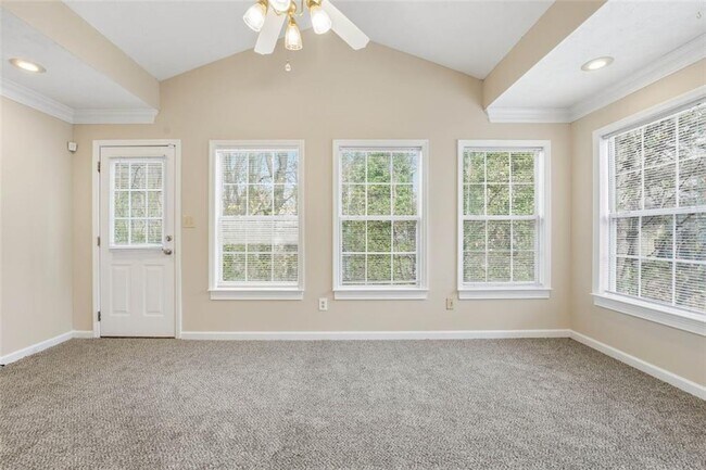 Building Photo - 1015 Plantation Way