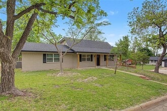 Building Photo - 502 Rogers Way