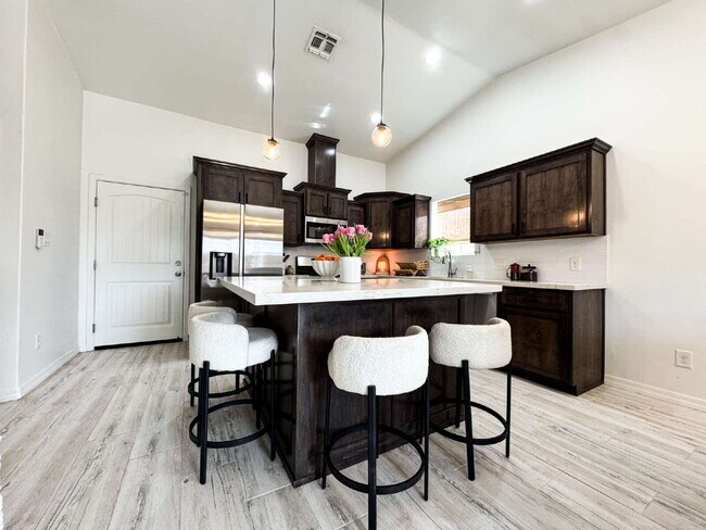 Building Photo - "Spacious 4-Bedroom, 2-Bathroom home in Prime Yuma!"