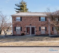 Building Photo - 4902 Wickford Dr E