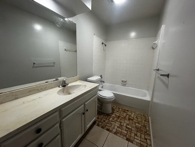 Building Photo - 2716 Sibley Dr