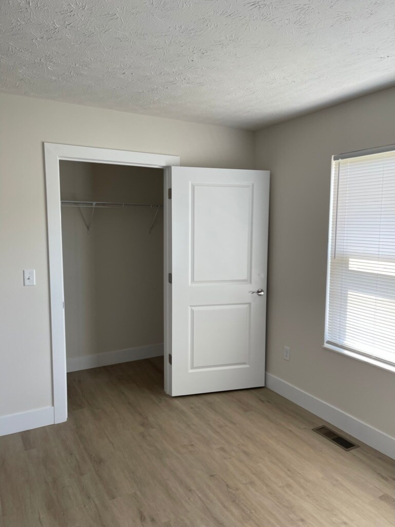 Building Photo - 4231 Otter Creek Dr