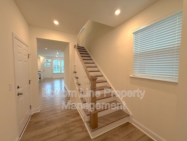Building Photo - 1552 Cedar Tree Dr