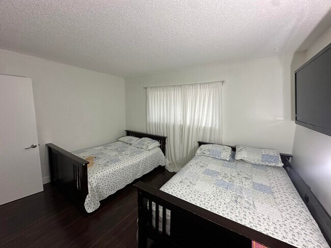 Building Photo - 5220 Las Verdes Cir