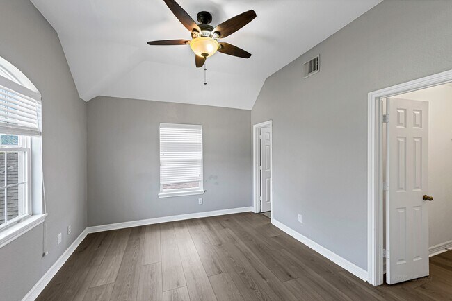 Building Photo - 27923 Barberry Banks Ln