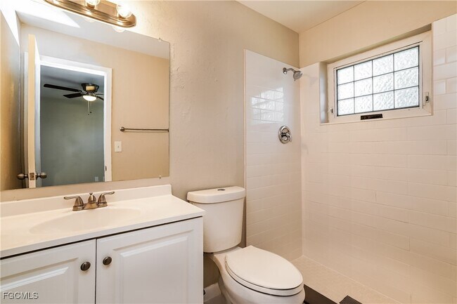 Building Photo - 330 SE 46th Ln