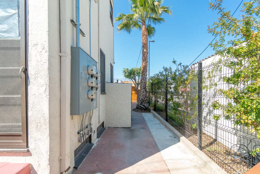 Building Photo - 358 Orange Ave