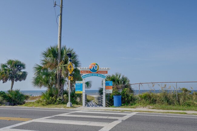 Building Photo - 17614 Front Beach Rd