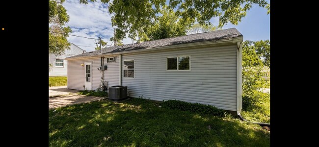 Building Photo - 2538 Indiana St SW