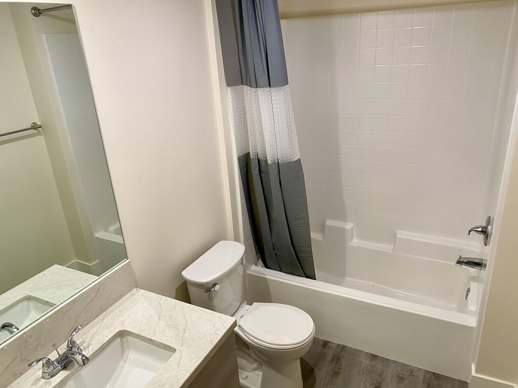 662 Kelton Avenue, Westwood, CA 90024 - BATHROOM - 662 Kelton Ave