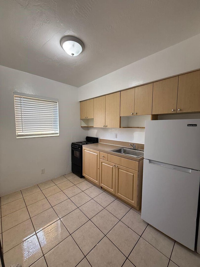 Building Photo - 6240 Dewey St