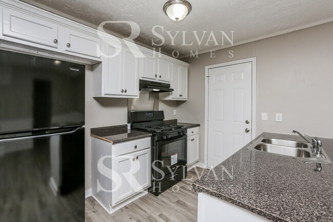 Building Photo - Enjoy living the good life in this 4 bedroom, 2 bathroom home