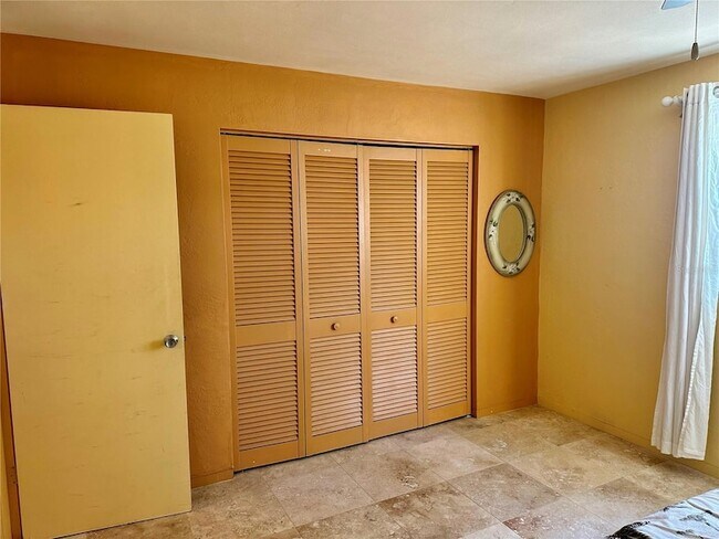 Building Photo - 535 68th Ave