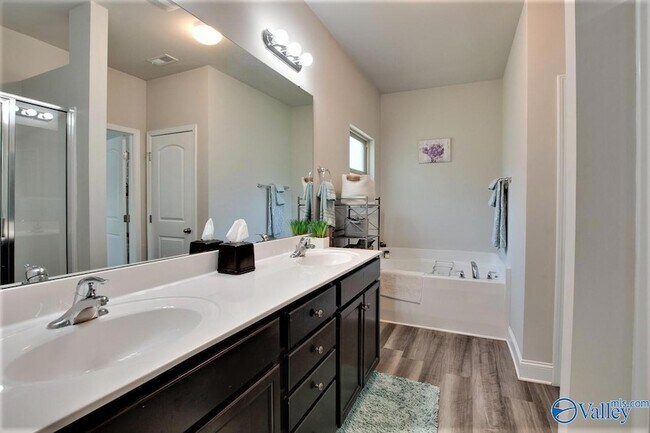 Building Photo - 155 Grey Fawn Trail