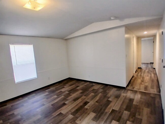 Building Photo - 715 Windwood Dr