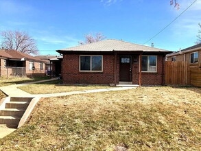 Building Photo - City Park Gem! Pet Friendly 2-bed 1-bath duplex with parking included!