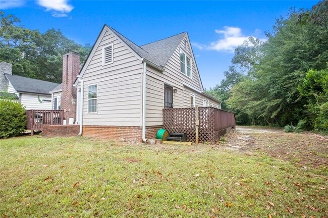 Building Photo - 2992 Memorial Dr SE