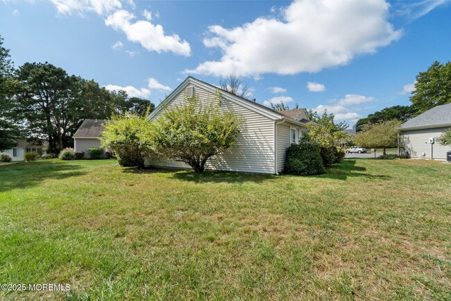 Building Photo - 7 Tamarack Ct