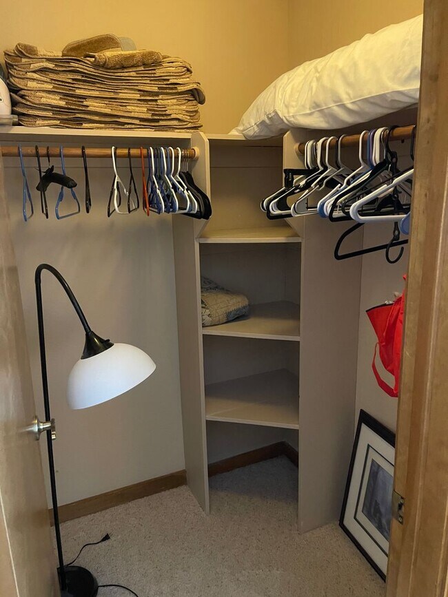 Building Photo - Beautiful furnished house in Stateline available now!