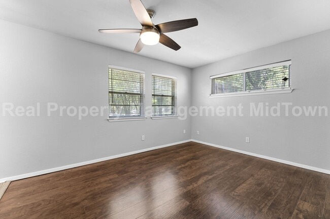 Building Photo - 2827 Blackwood Dr