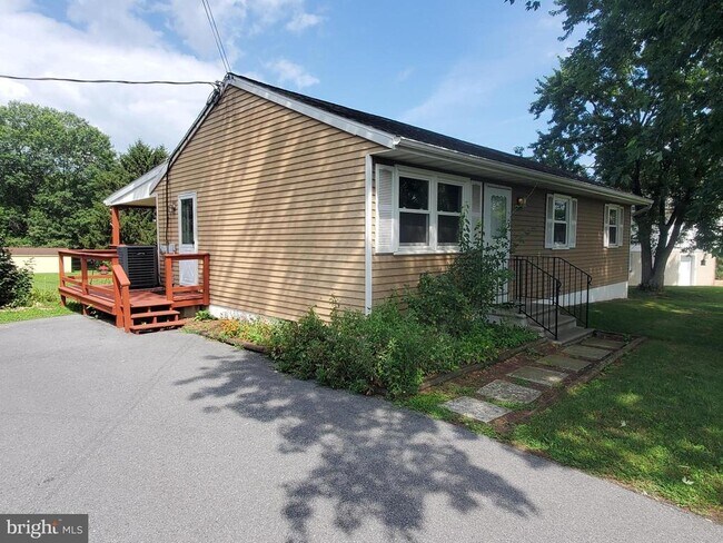 Building Photo - 570 Guldin Rd
