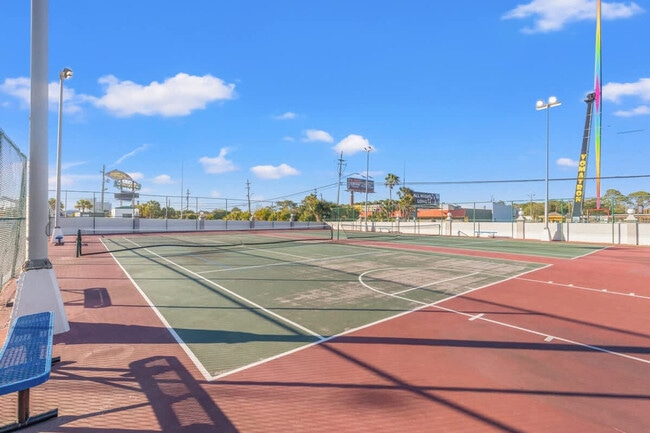 Building Photo - 8743 Thomas Dr