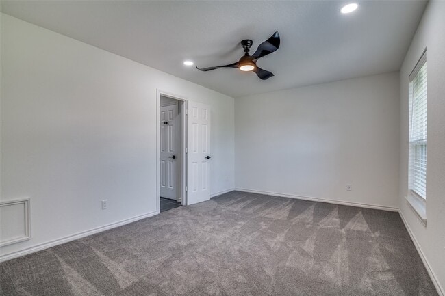 Building Photo - 200 Krohn Ct